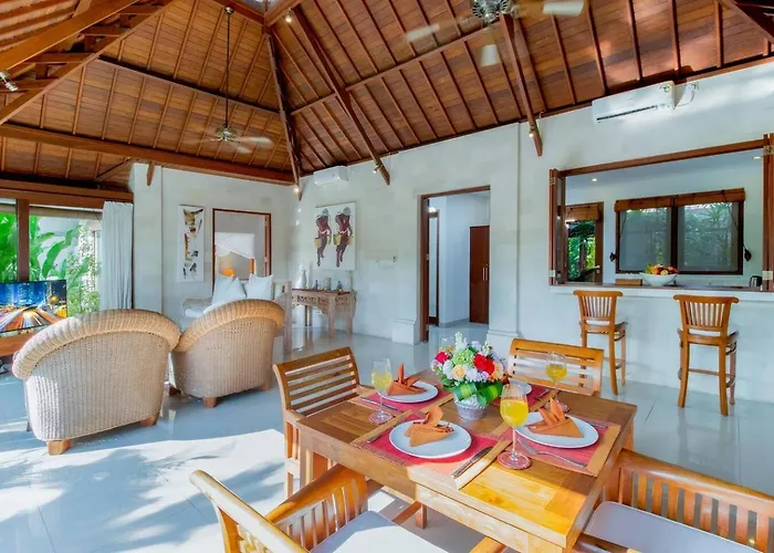 Villa Istana 1 - Heart Of Seminyak, 2br, Sleeps 4 *