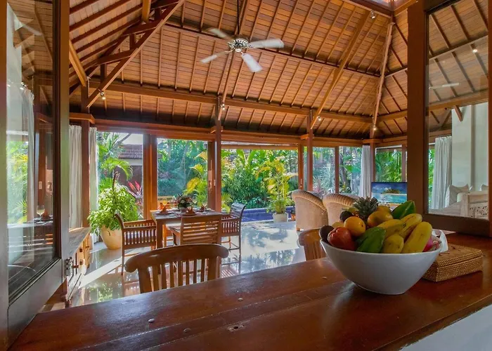 Villa Istana 1 - Heart Of Seminyak, 2br, Sleeps 4