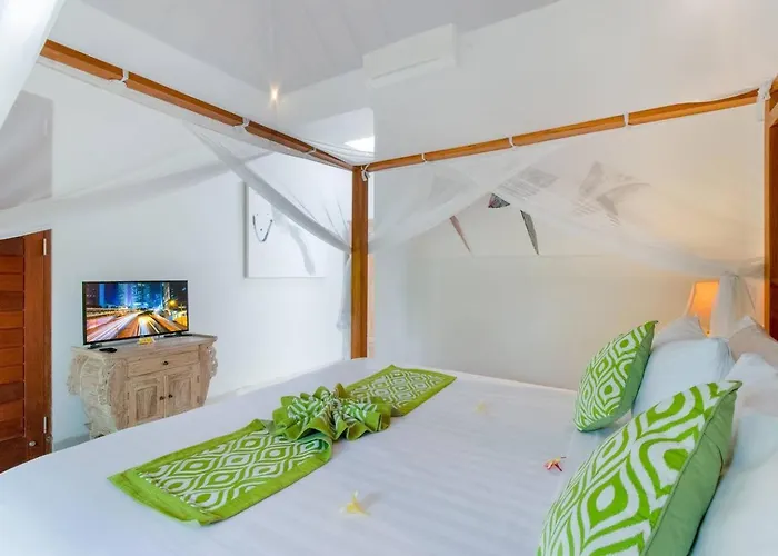 Istana 1 - Heart Of Seminyak, 2br, Sleeps 4 *
